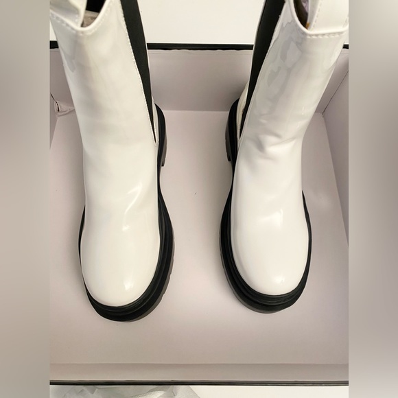 AZALEA WANG Chelsea Boot In White features a faux leather - Picture 4 of 7
